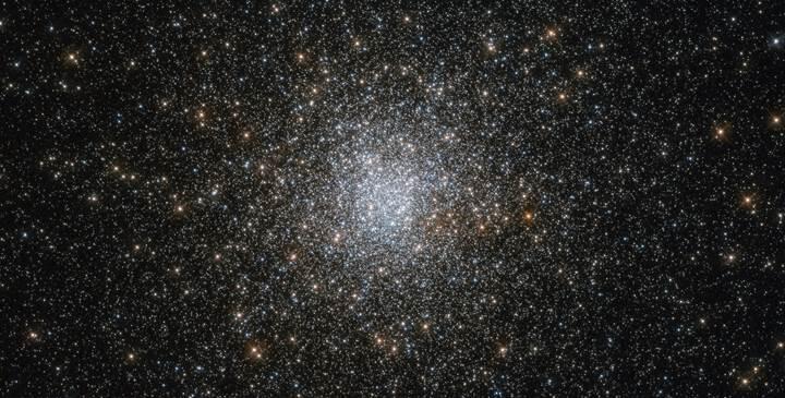 Hubble teleskobu Messier 3 yıldız kümesini fotoğrafladı