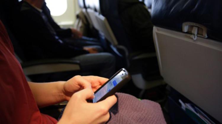 Uçakta internet kullandı hayatının şokunu yaşadı