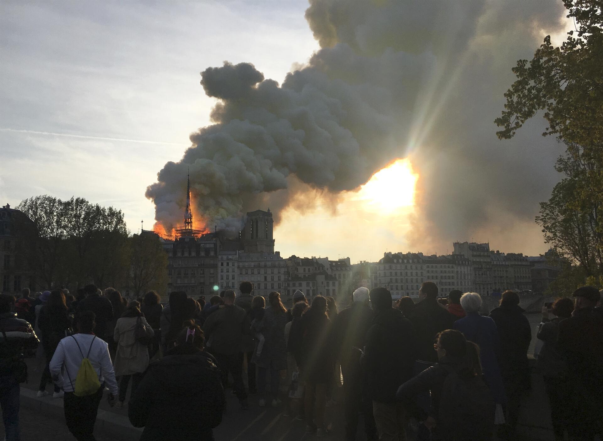 Paris Savcılığı Yangın kaza sonucu çıktı kundaklama yok