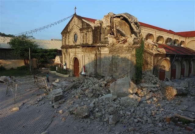 Filipinler'deki depremde ölenlerin sayısı 11'e yükseldi