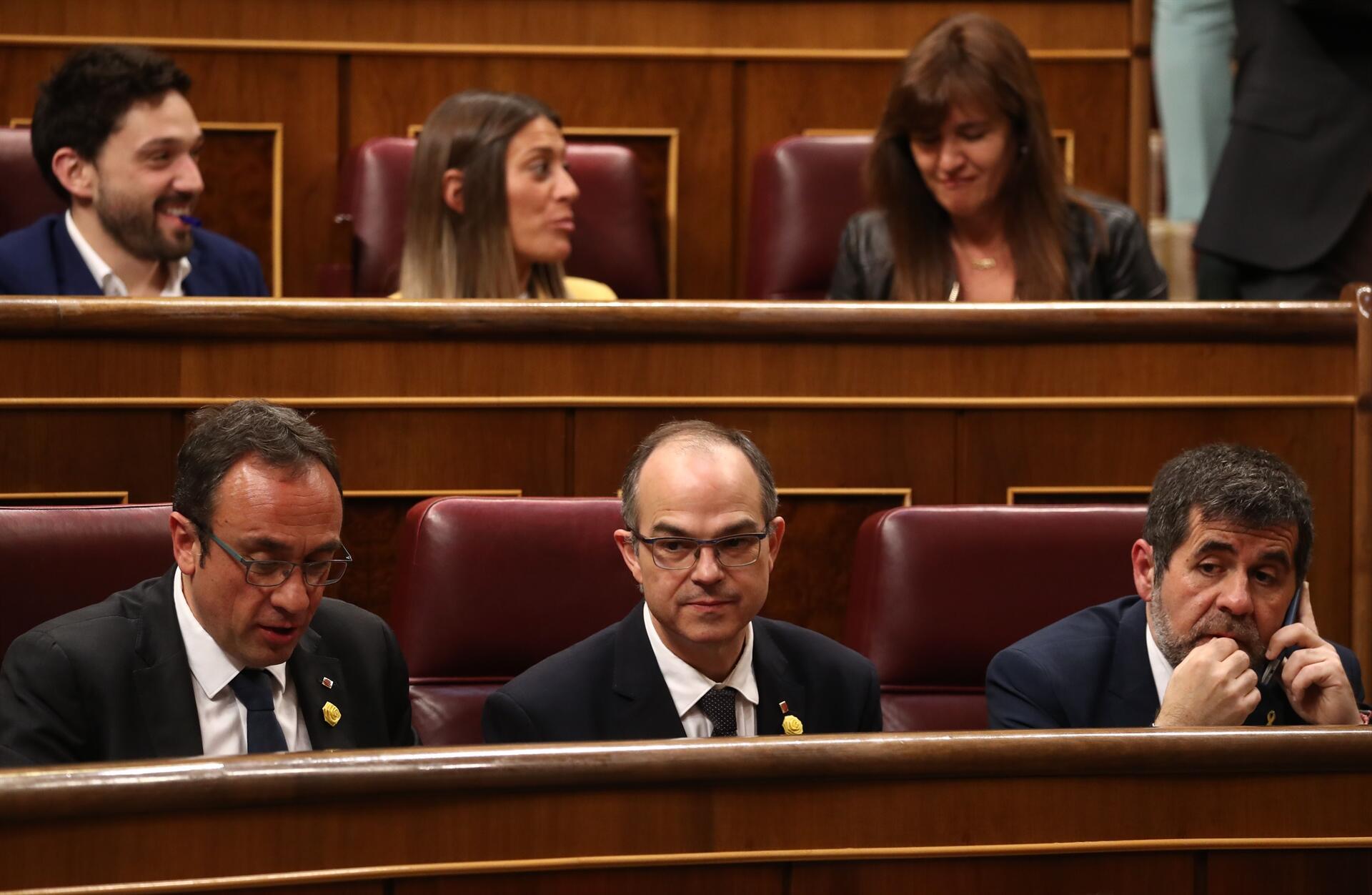 Tutuklu Katalanların milletvekilliği askıya alındı