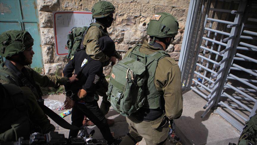 İsrail güçleri 22 Filistinliyi gözaltına aldı