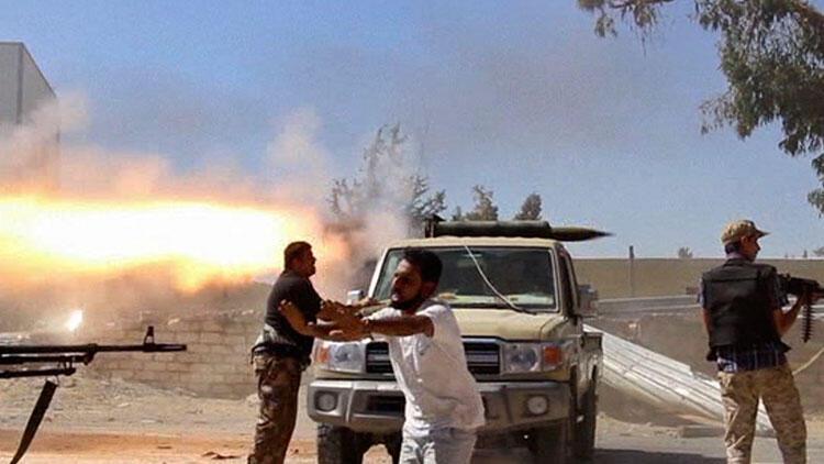 Libya'da UMH güçleri Trablus Havalimanı'na saldırı başlattı