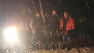 Mersin’de karda mahsur kalan vatandaşlar kurtarıldı