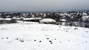 Trakya'da kar yağışı etkili oluyor! Sınırdaki köylerde kar kalınlığı 5 santimetreyi geçti
