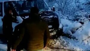 Gercüş’te kardan kapanan yolda minibüs içinde mahsur kalan 4 kişi kurtarıldı