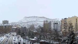 Bayburt'ta kar yağışı nedeniyle okullar yarın da tatil edildi