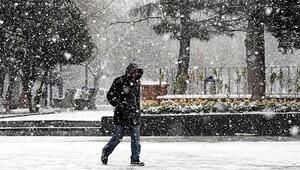 Tekirdağ'da kar yağışı: Çerkezköy'de okullar tatil, Çorlu'da uçuşlar iptal edildi