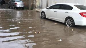 Nusaybin’de sağanak nedeniyle birçok cadde ve sokak suyla doldu