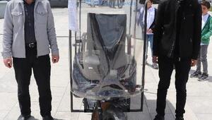 Ağrı'da öğrenciler hurda malzemelerden engelliler için elektrikli otomobil yaptı