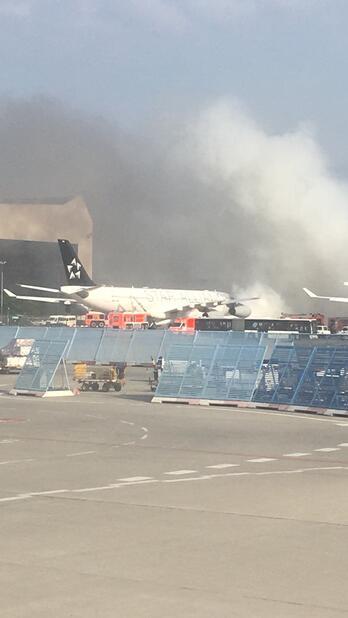 Son dakika Frankfurt Havalimanında korkutan yangın Uçağa sıçradı