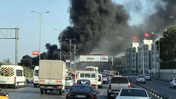 Dikkat... İstanbul'un işlek güzergahında otobüs yandı