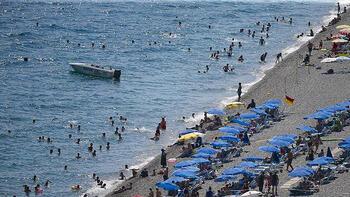 Antalya'ya nisanda gelen turist sayısı üç aylık rakamı geçti