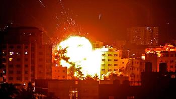 İsrail, AA ofisinin de bulunduğu binayı vurdu