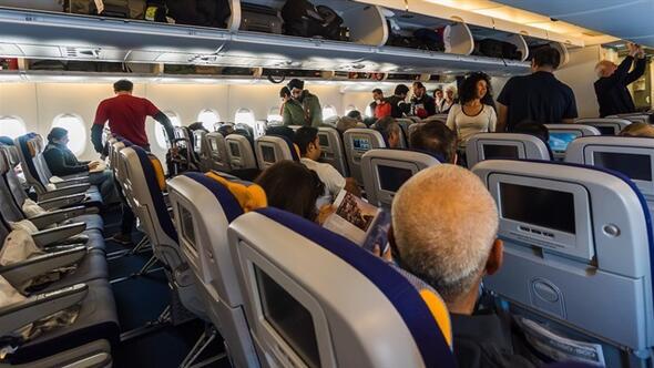 Ankara uçağı karıştı iki yolcu yumruk yumruğa kavga etti