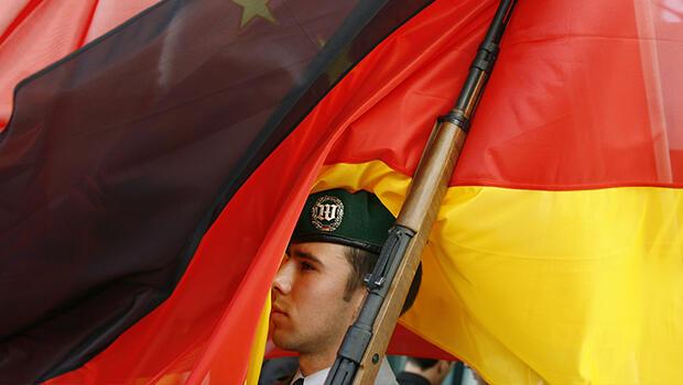 Almanya Iraktaki askeri faaliyetlerini askıya aldı