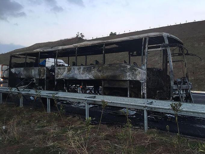 Bursada dehşet dakikaları Yolcu otobüsü alev alev yandı