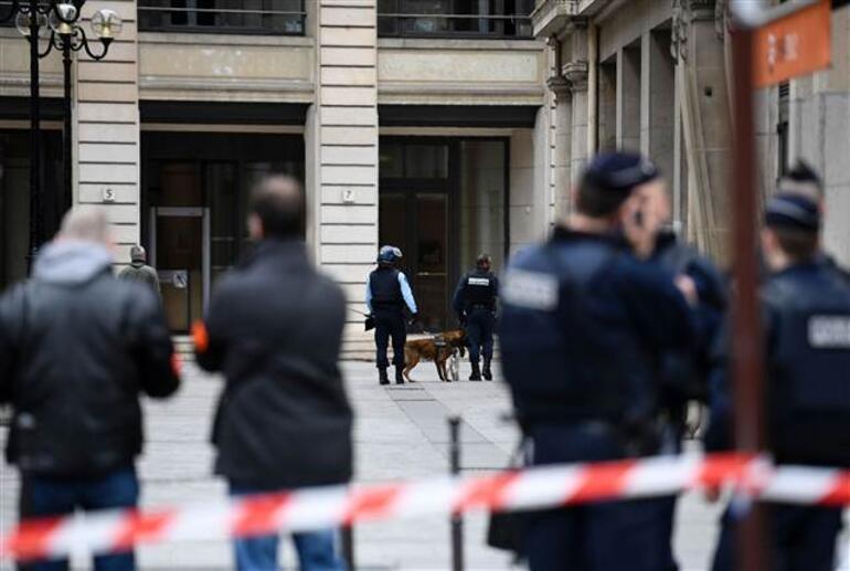 Fransada bomba paniği... Paris alarma geçti