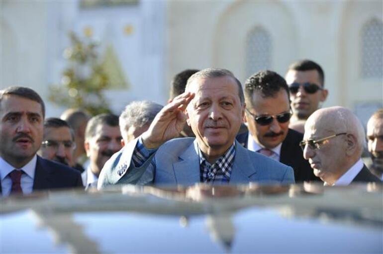 Cumhurbaşkanı Erdoğan camide kısa süreli rahatsızlık geçirdi, durumu iyi