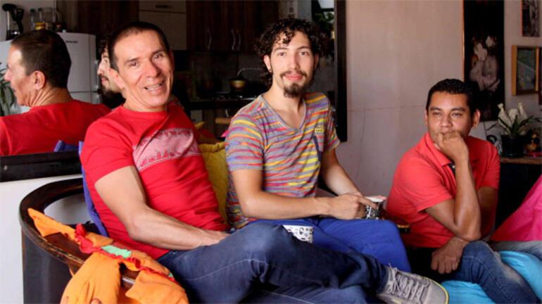 Kolombiyada üç erkeğin birbirleriyle evlenmesine onay
