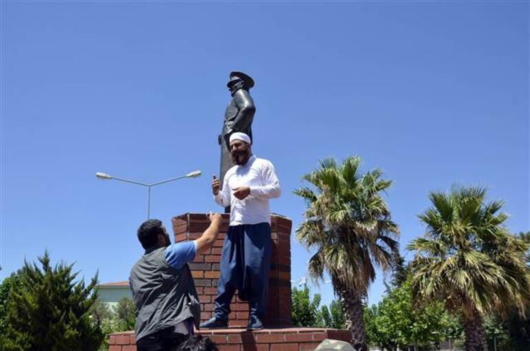 Siverekte Atatürk heykeli tahra ile saldırı