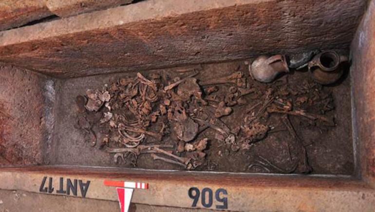 2 bin 500 yıllık mezar açıldı