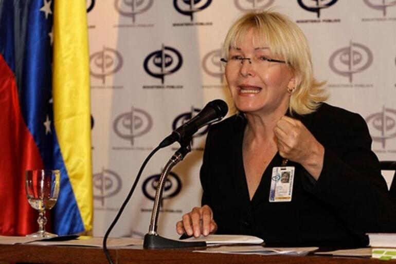 Venezuela’da Başsavcı Luisa Ortega, önce kuşatıldı sonra kovuldu