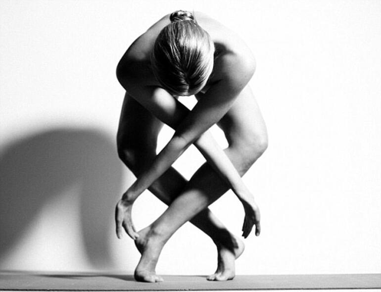 Instagram’ın yeni modası ‘çıplak yoga’