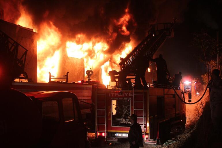 Karaman’da plastik fabrikasında yangın