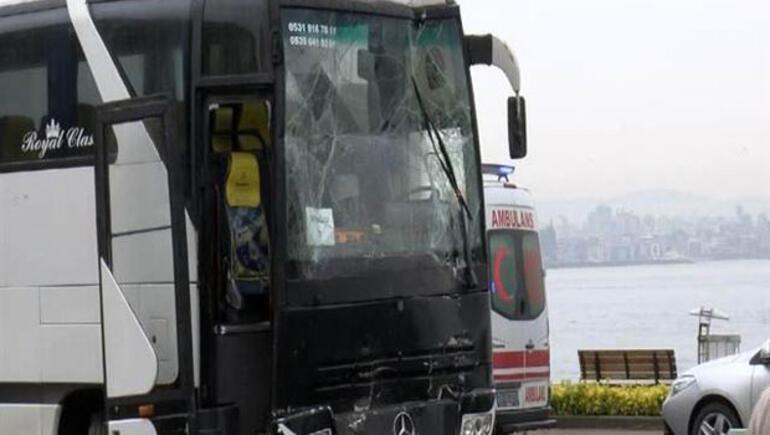 Fatihte tur otobüsleri çarpıştı: Çok sayıda öğrenci yaralandı