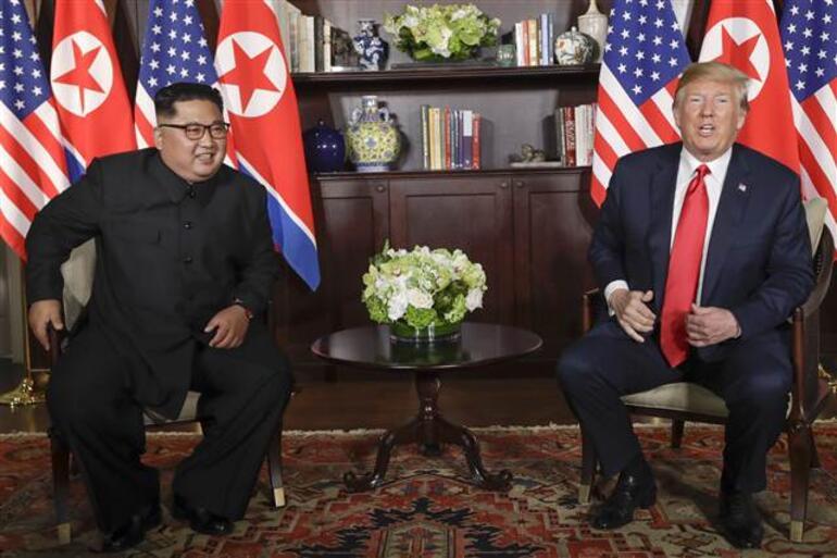 Son dakika... Tarihi buluşma... ABD Başkanı Trump ile Kuzey Kore lideri bir araya geldi