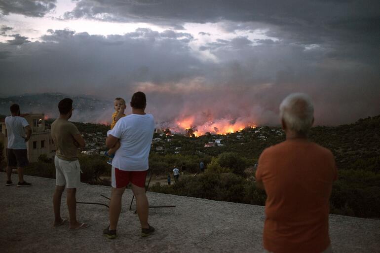 Yunanistanda yangın felaketi Çok sayıda ölü