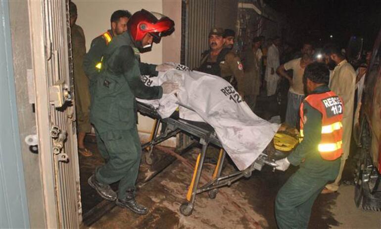 Pakistan'da aile katliamı: 9 ölü