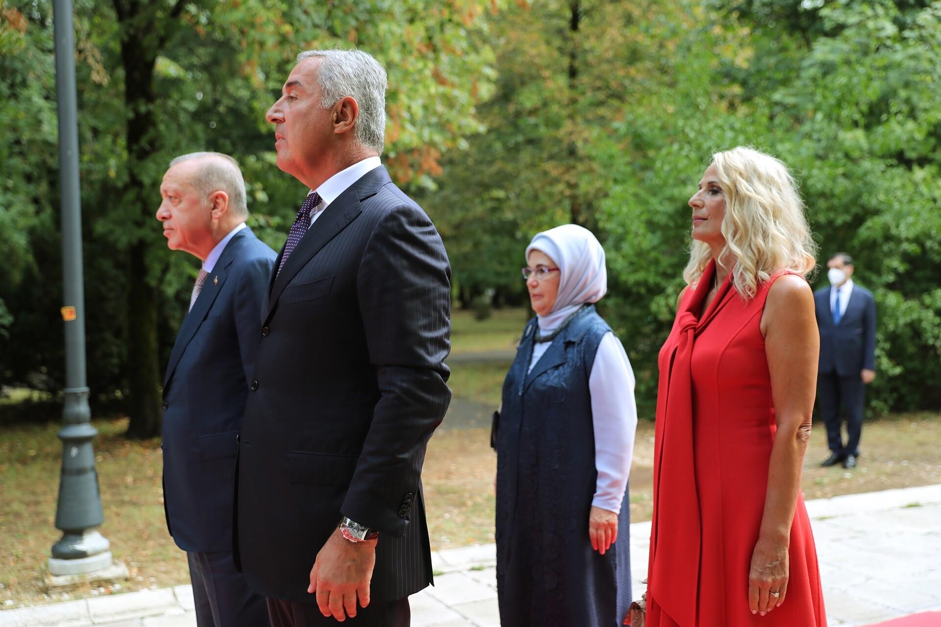 Cumhurbaşkanı Erdoğan, Karadağ'da! Resmi törenle karşılandı