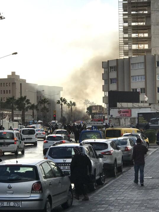 Son dakika... İzmir Adliyesi önünde patlama