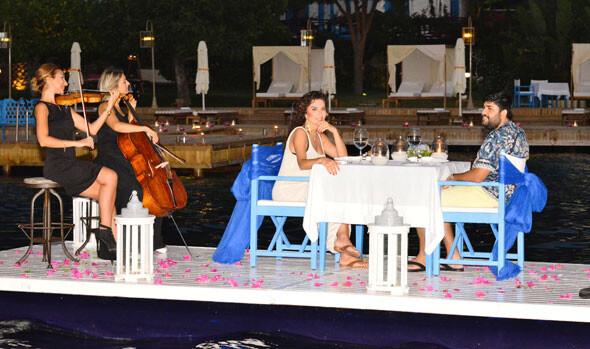 Ebru Yaşar ile Necat Gülseven evlilik yıldönümlerini kutladı