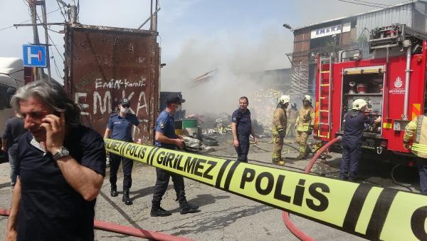 Sultangazi'de geri dönüşüm tesisinde yangın