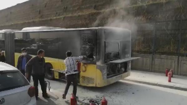 Son dakika... İstanbul'da otobüste yangın