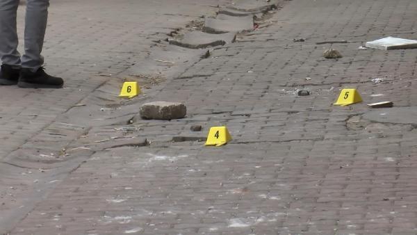 Gaziosmanpaşa'da mahalle kavgası kanlı bitti: 3 yaralı