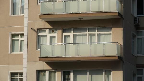 Kilitli kaldığı dairenin balkonundan alt kata iniyordu... Dilek'ten acı haber