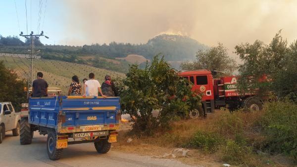 Son dakika... Osmaniye'de orman yangını! Alevler evlere sıçradı, köylüler traktörlerle taşındı