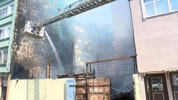 Son dakika... İstanbul Fatih'te korkutan yangın! Alevler yandaki binalara sıçradı