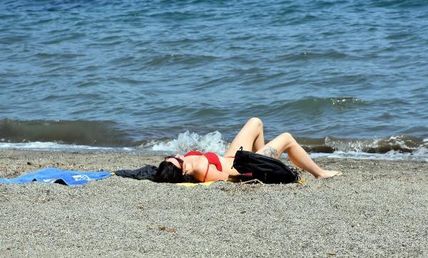 Marmaris'te turistler sahillere akın etti!