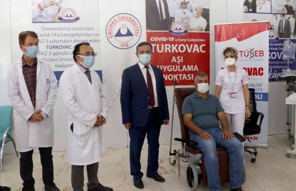 Turkovac'ın Faz 3 aşamasında ilk dozu, aşının üretildiği ERÜ'de de uygulanıyor