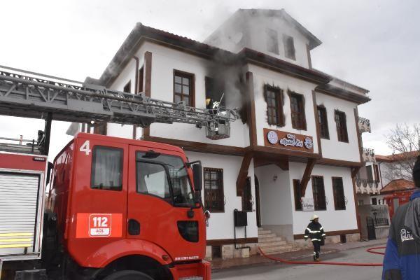 Bakan Selçuk 1 hafta önce açmıştı! Sivas'ta Masal Evi'nin üst katı tamamen yandı...