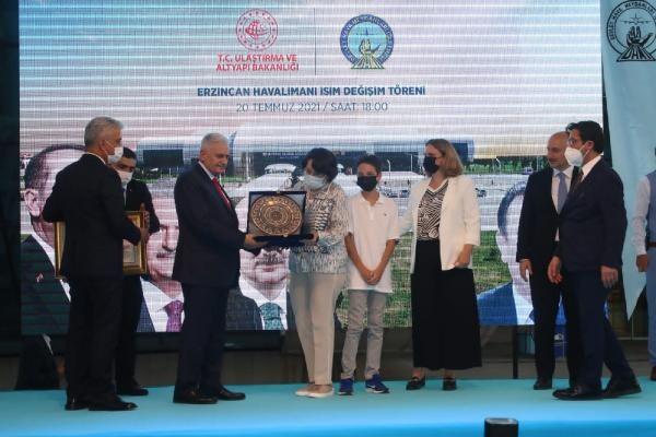 Eski Başbakan Yıldırım Akbulut'un ismi Erzincan Havalimanı'na verildi
