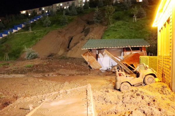 Erzurum'daki toprak kayması paniğe neden oldu