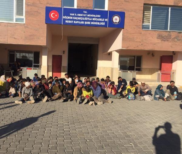 Van'da 299 kaçak göçmen ve 15 organizatör yakalandı