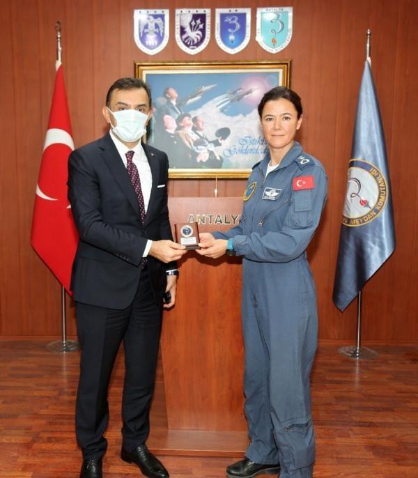 TSK'nın ilk kadın filo komutanı Esra Özatay, Antalya Hava Meydan Komutanı oldu