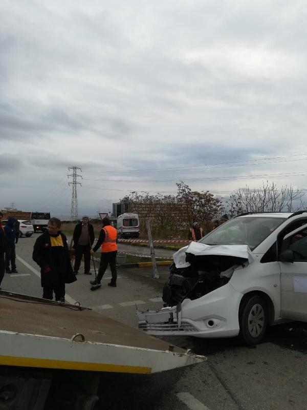 Silivri'de hasta taşıyan ambulansla otomobil çarpıştı 
